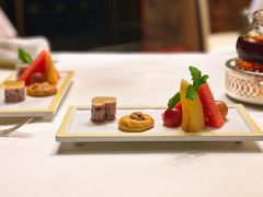 鲜果拌双美点-东海朗廷酒店-唐阁T’ANG COURT 中餐厅