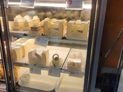 面包甜点陈列柜-凯司令西点房(虹桥路站店)