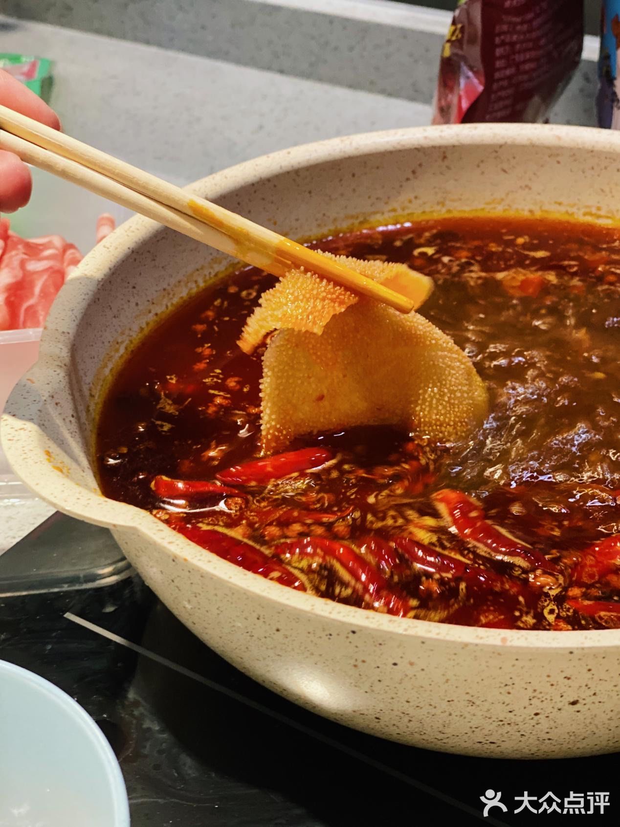 就地过年一个人在家吃火锅的快乐！