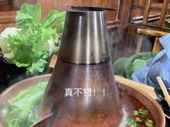 -果松木炭酸菜铜火锅·外婆参鸡汤