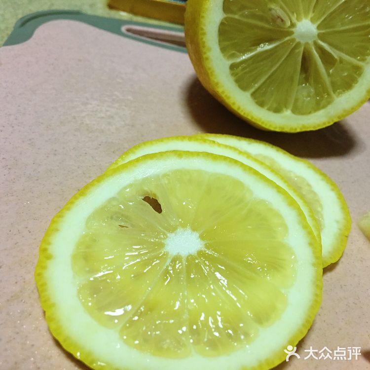 周末小厨房——好喝又健康的蜜桃水果茶
