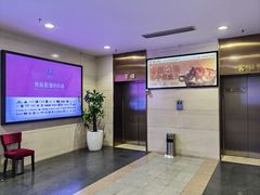 -光谷世界城-停车场