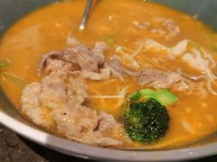 黄椒酸菜汤浸澳洲肥牛-港丽餐厅(高德置地店)