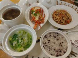 -童谣里医疗级月子中心(独栋湖景店)