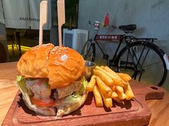 -三勾JJJ Burger&Coffee(梅溪湖店)