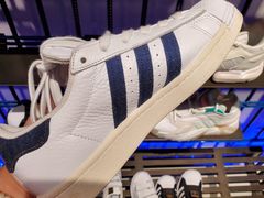 -阿迪达斯(武林银泰三叶草店)