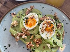 牛油果煮蛋吐司-RAC BAR(安福路店)