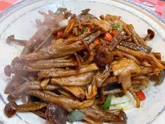 干锅鹿茸菇-望庐说·本地菜馆