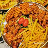 能拉丝的芝士瀑布披萨‼️ 黑金饼底的‼️ 没吃过的小伙伴们快冲～