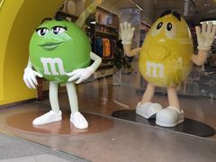 -m豆巧克力世界(上海世茂广场店)