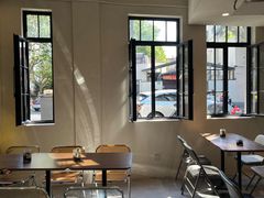 -Fridi Patisserie Cafe