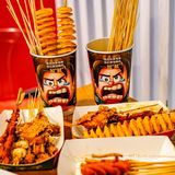 铁板烧鸡肉串我炫不停[流泪]