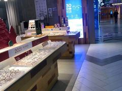 -LOOK眼镜·蔡司依视路配镜(宝山万达店)