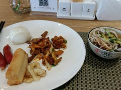 -西安大雁塔科技大学地铁站亚朵酒店