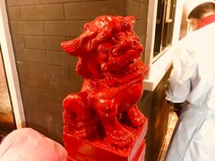 门口的狮子-皇城根北京风味主题餐厅(滨海万达店)