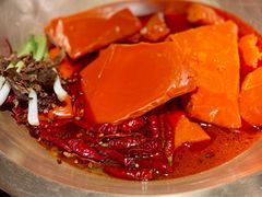 牛油红锅-王婆乔鲜鱼自助火锅(蜀汉路店)