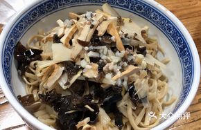 Vegetable Noodles with Cold Sauce