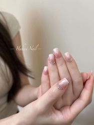 -花岐款式专研健康美甲沙龙