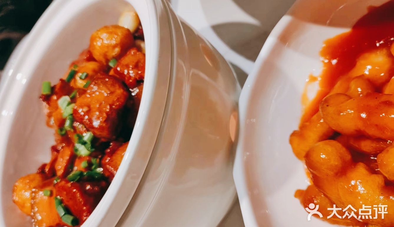 饭点人也不少，有沙漏计时，上菜快。特色