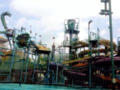 -平湖九龙山乐满地水上乐园