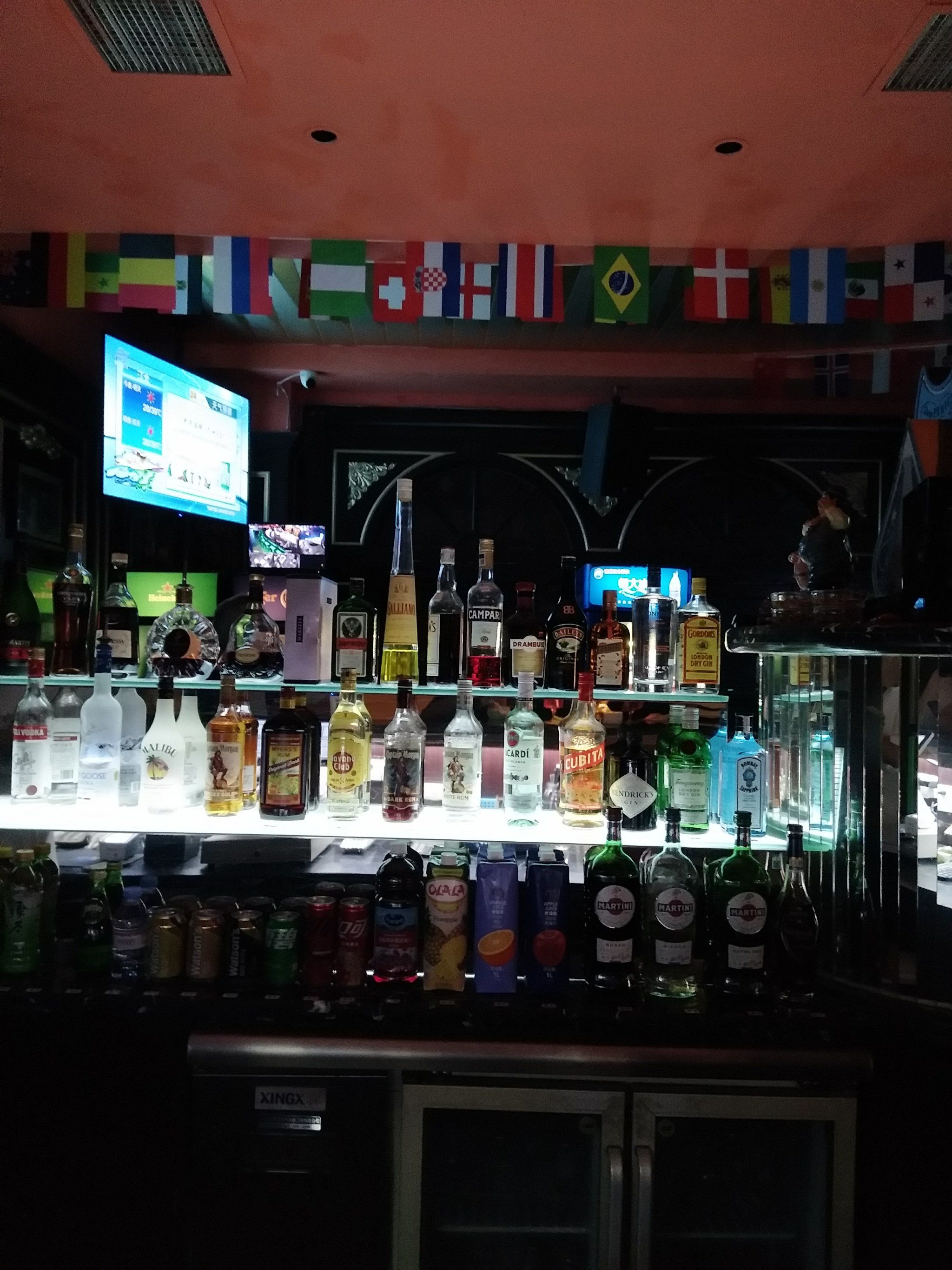 mbar酒吧餐厅天一广场店,夜幕下的璀璨明珠.