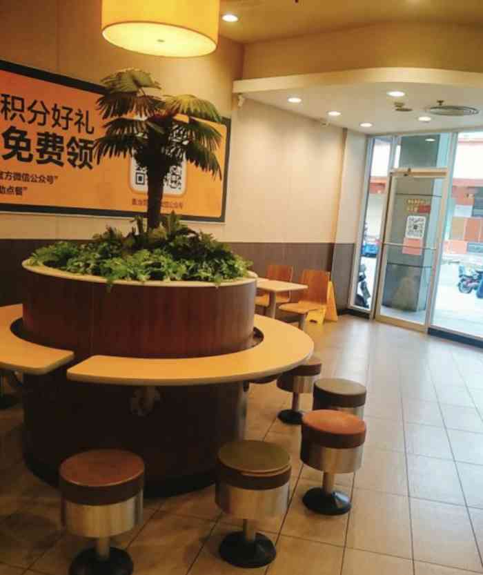 麦当劳(樟木头蓓蕾店)