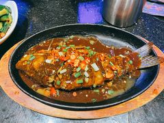 铁板烧鲫鱼-冰城小镇音乐串吧·聚会餐厅(百子湾店)