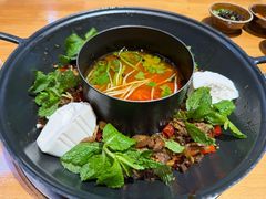 -苗阿哥酸汤牛肉火锅(体育场店)