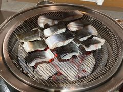 -围炉肉舍•炭烤活鳗•丹东海鲜烤肉(步行街店)