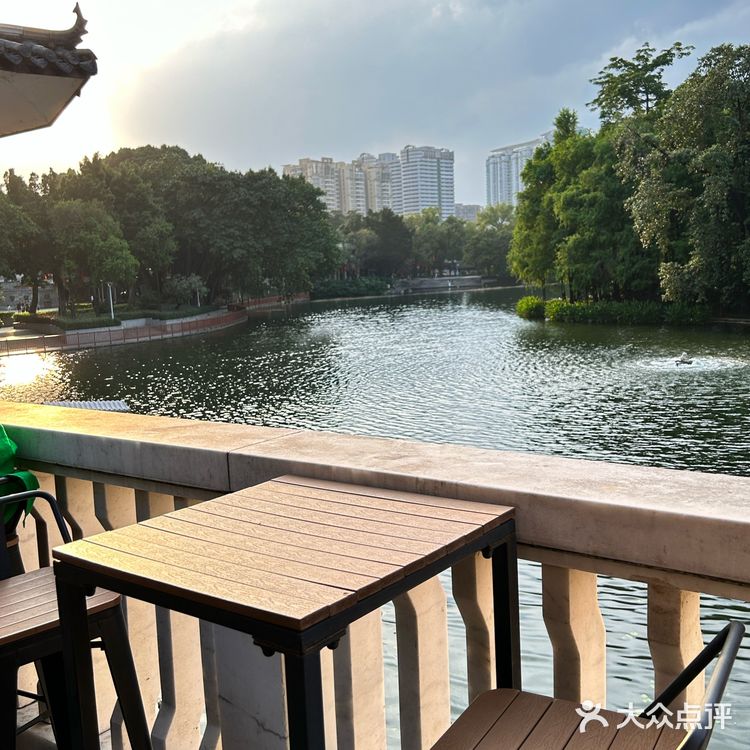 在广州丨宝藏湖边咖啡店看日落🌇发呆一整天！