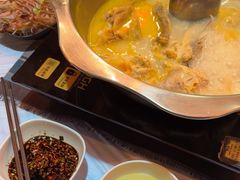 -鲜入围煮花胶鸡海鲜火锅