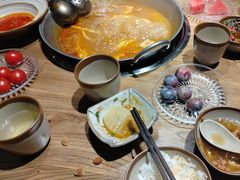 -野山舂·贵州现舂酸汤火锅(鸿通城店)