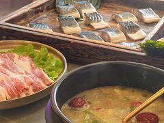 -围炉肉舍•炭烤活鳗•丹东海鲜烤肉(步行街店)