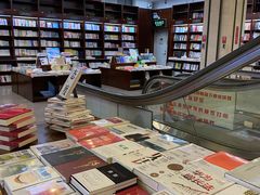 -新华书店(泉城路店)