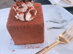 -UNI UNI(环亚凯瑟琳店)