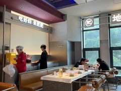 -肥肥虾庄·金牌油焖大虾(汉街SKP店)