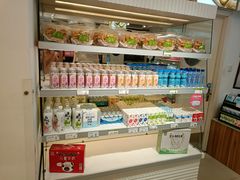 零售区-绿姿鲜奶烘焙(新城花园店)