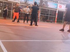-洛克公园·篮球·足球·羽毛球(莘庄店)