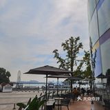 正应了上海爷叔那句话：“现在喝咖啡，更多的是喝情怀”[调皮]