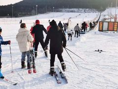 -十三陵雪世界滑雪场