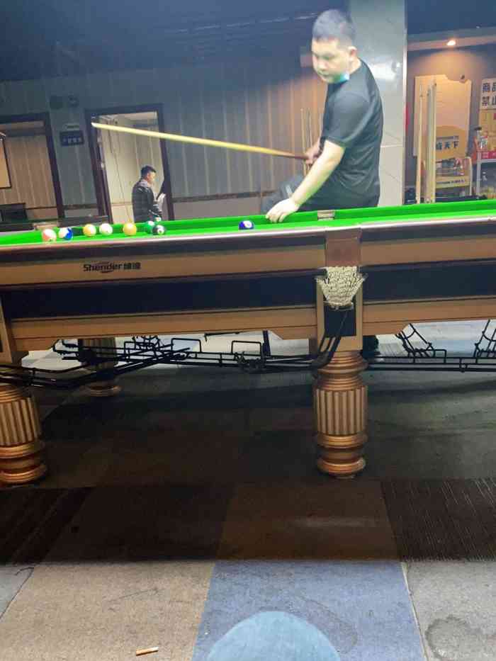 君豪乔氏台球棋牌会所-"打球挺贵,助教便宜还能**,总体很一般.