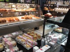面包甜点陈列柜-皇后西斯汀饼店(文化路店)