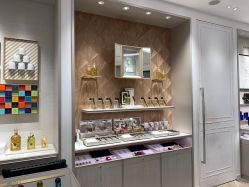 -法国娇兰精品店