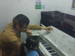 偷拍上課-弘智卉艺术教育/高端琴房(中央音乐学院店)