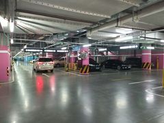 -白玉兰广场停车场