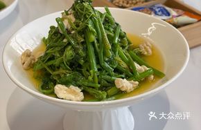 Peach Kernel Tossed with Cucumber Tips