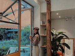 靠窗位-大青树咖啡(大理古城店)