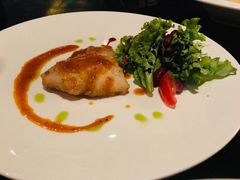 香煎鳎目鱼配番茄辣味酱汁-C&R西班牙餐厅