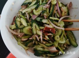 彩之厨房，好做的下酒菜猪头肉拌黄瓜