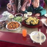 今天来龙庆峡看冰灯，附近找了一圈饭店